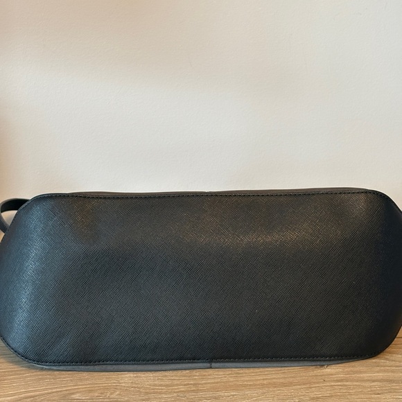 ☀️Michael Michael Kors Shoulder Bag
Grey Nylon - Picture 6 of 7